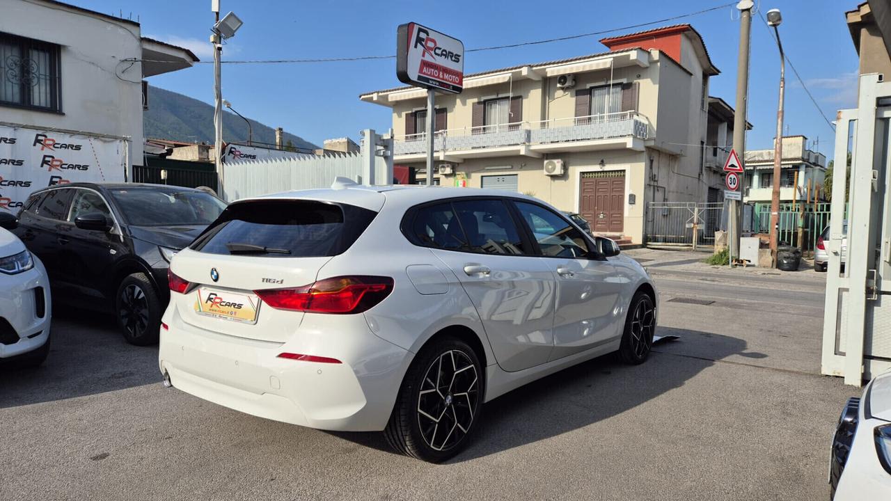 Bmw 116 116d 5p. Business Advantage