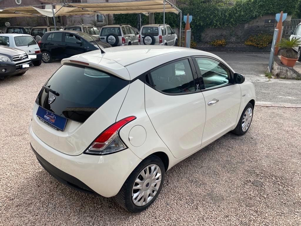 Lancia Ypsilon 1.2 69 CV 5 porte S&S Silver