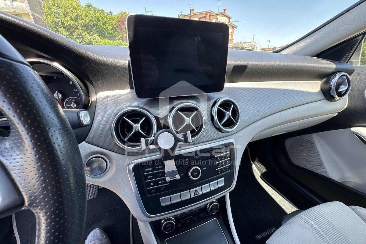 MERCEDES GLA 200 d Business