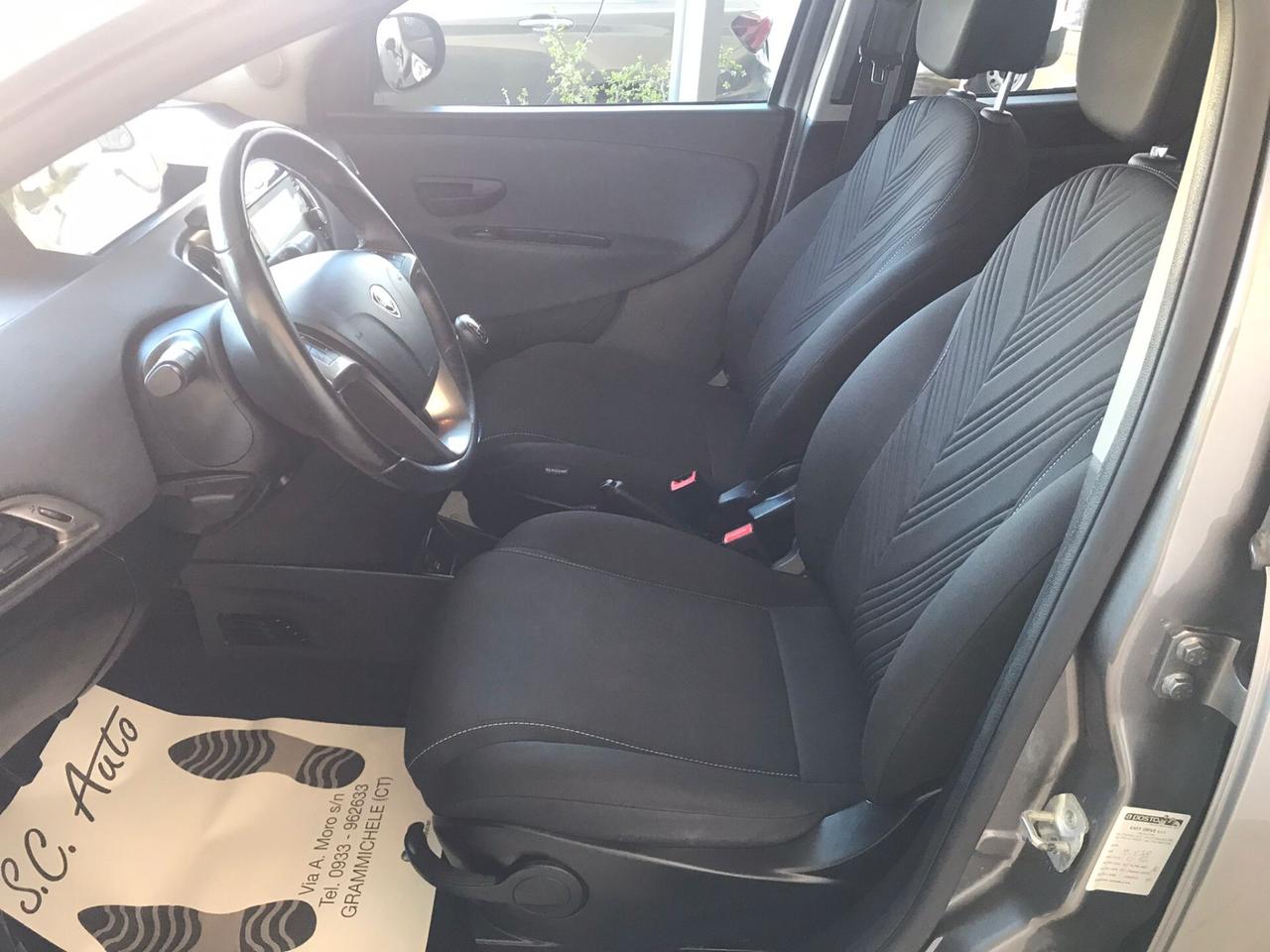 Lancia Ypsilon 1.0 FireFly 5 porte S&S Hybrid Ecochic Gold