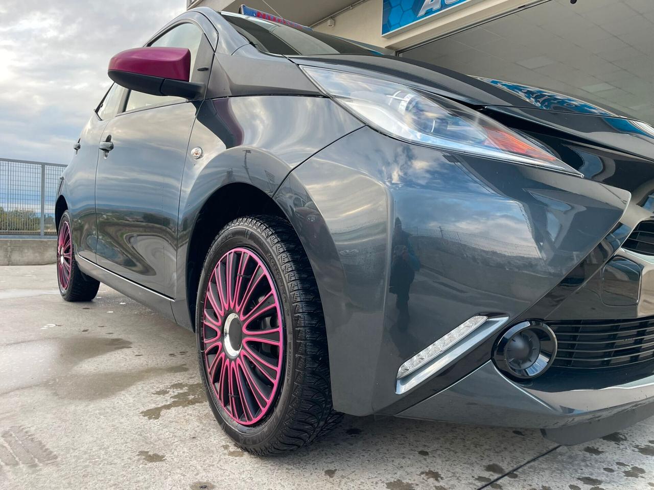 Toyota Aygo 1.0 VVT-i 69 CV 5 porte x-wave