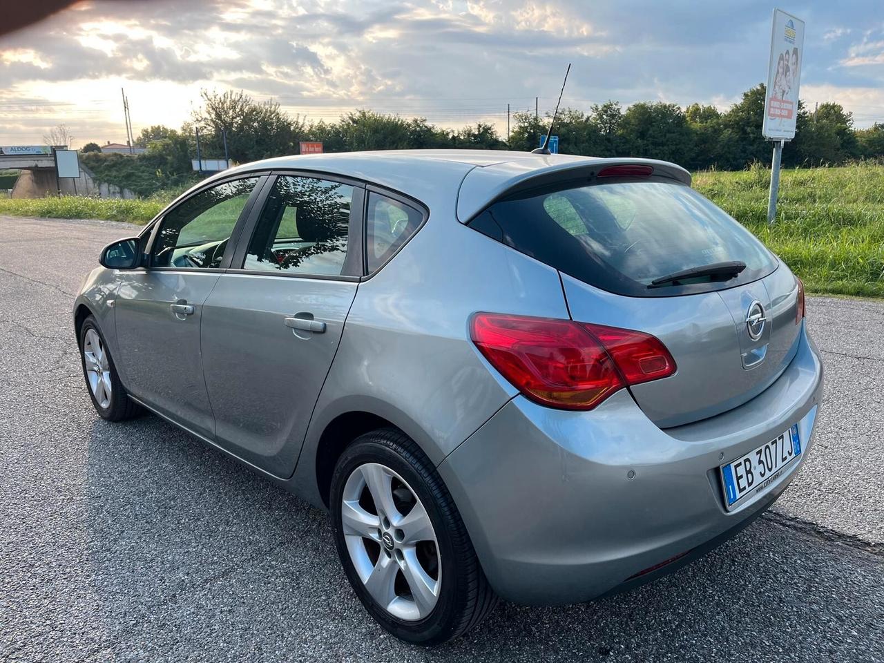 Opel Astra 1.4 Turbo 140CV 5 porte Cosmo
