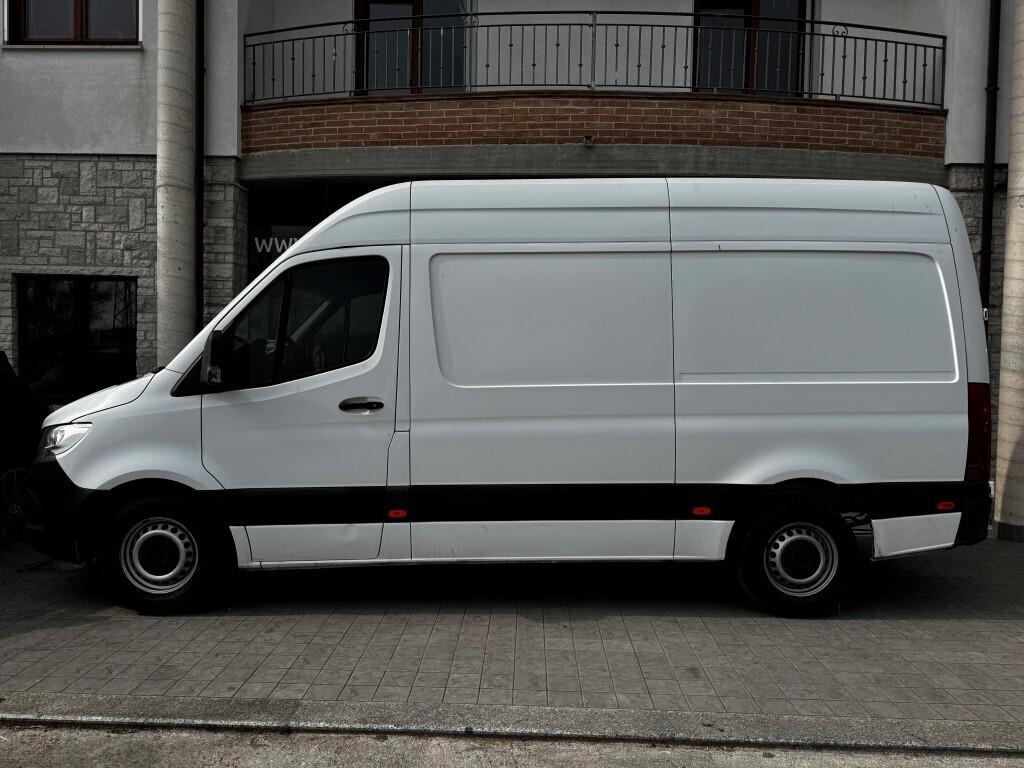 Mercedes-Benz Sprinter Cargo Van L2 H2