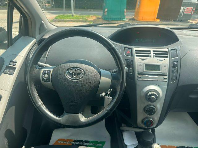 TOYOTA Yaris 1.0 3 porte Sol