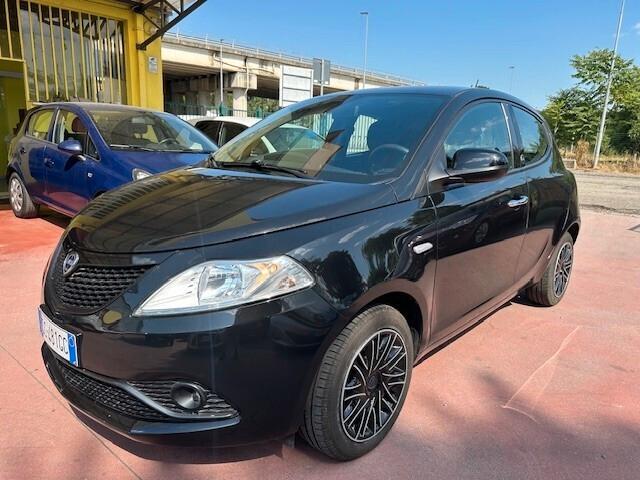 Lancia Ypsilon 1.0 FireFly 5 porte S&S Hybrid Ecochic Gold