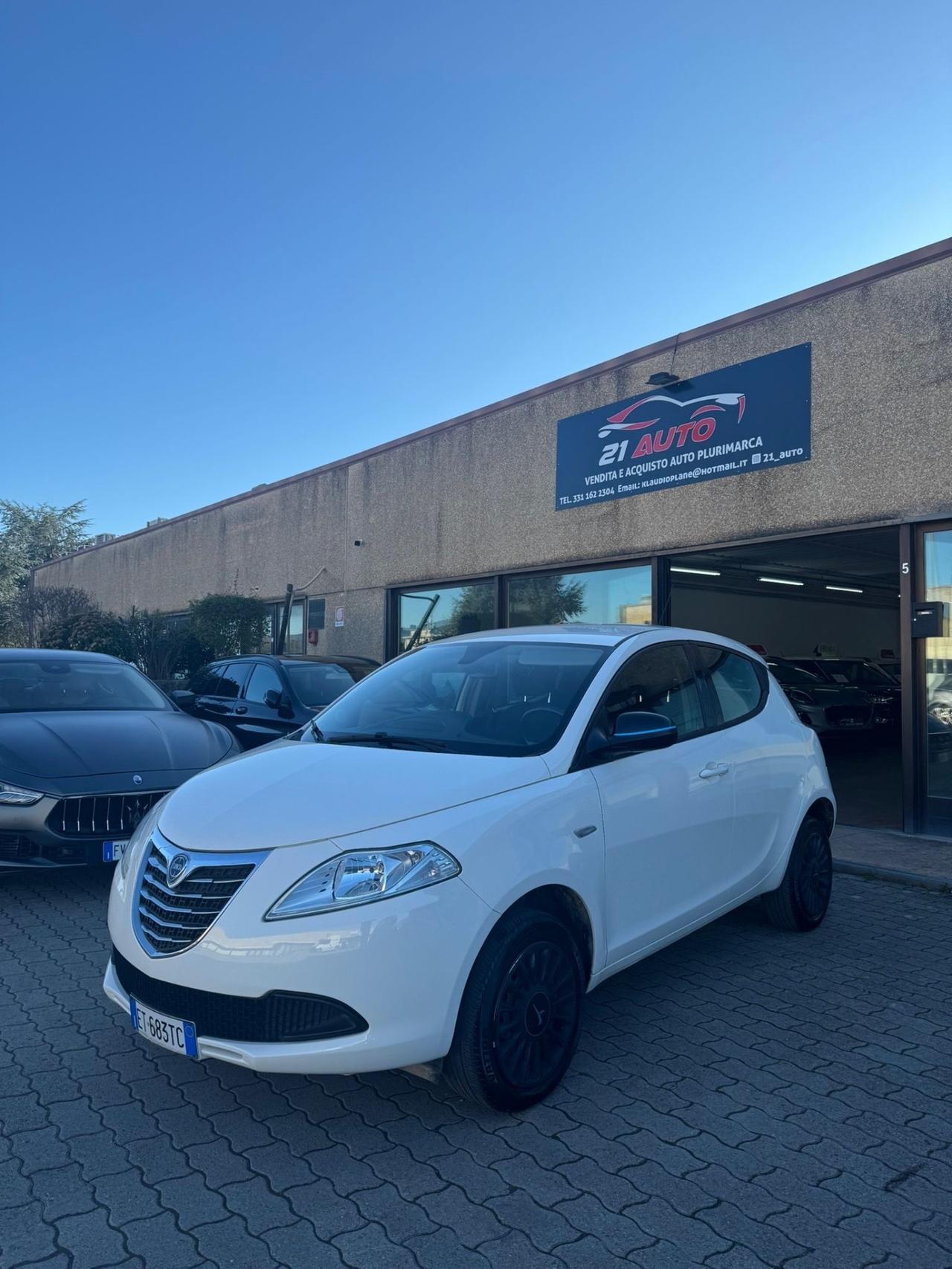 Lancia Ypsilon 0.9 TwinAir 85 CV 5 porte Metano Ecochic Gold