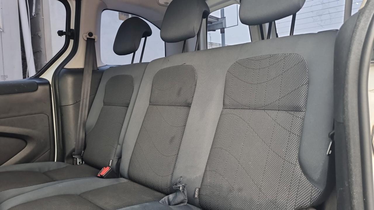 Peugeot Partner Tepee 1.6 HDi 92CV-68KW-IVA-DETRAIBILE