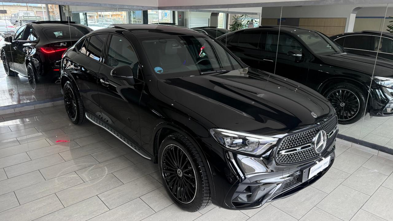 MERCEDES GLC 300 D COUPE' TOTAL BLACK