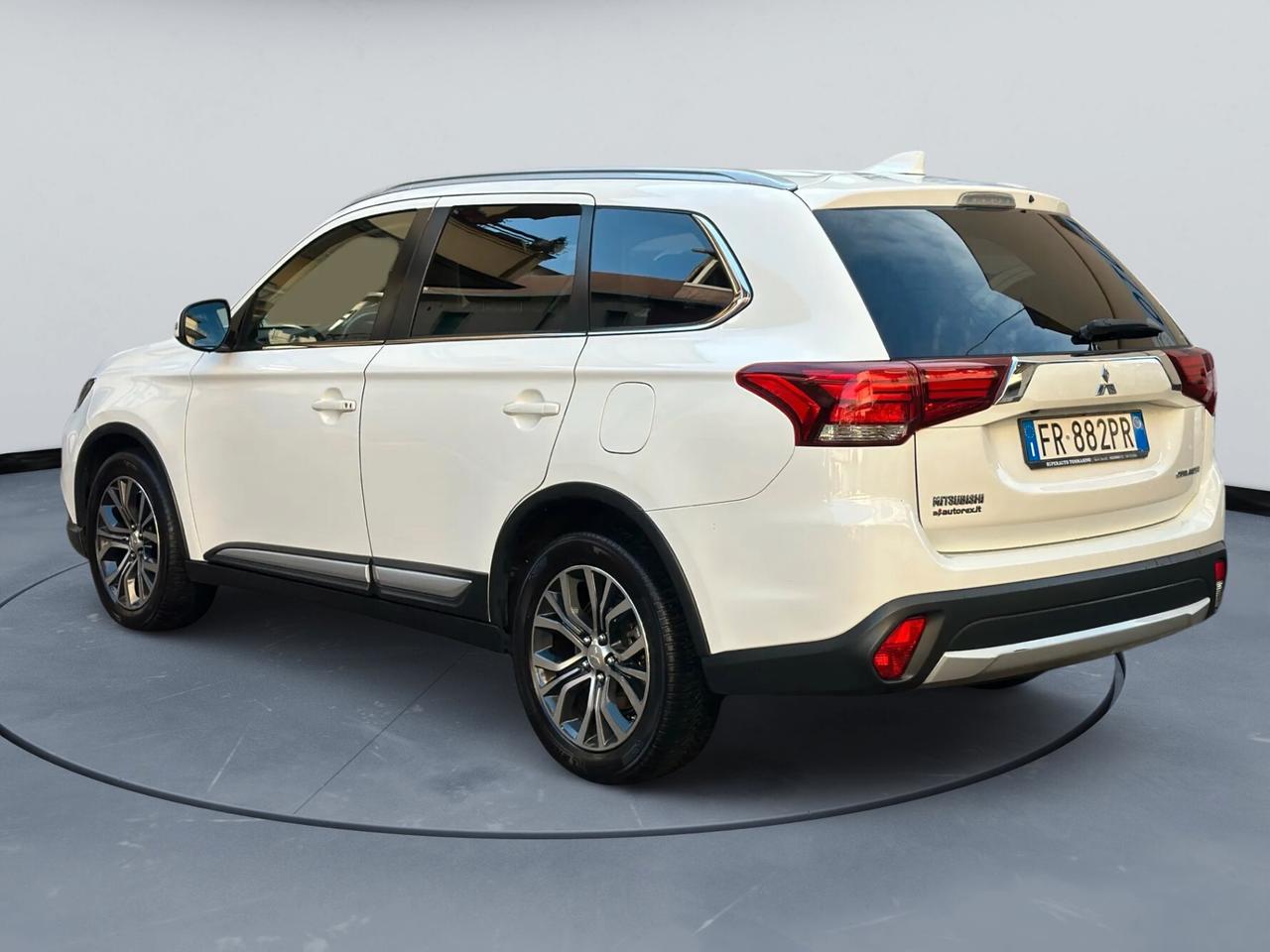 Mitsubishi Outlander 2.2 DI-D 4WD 7 POSTI