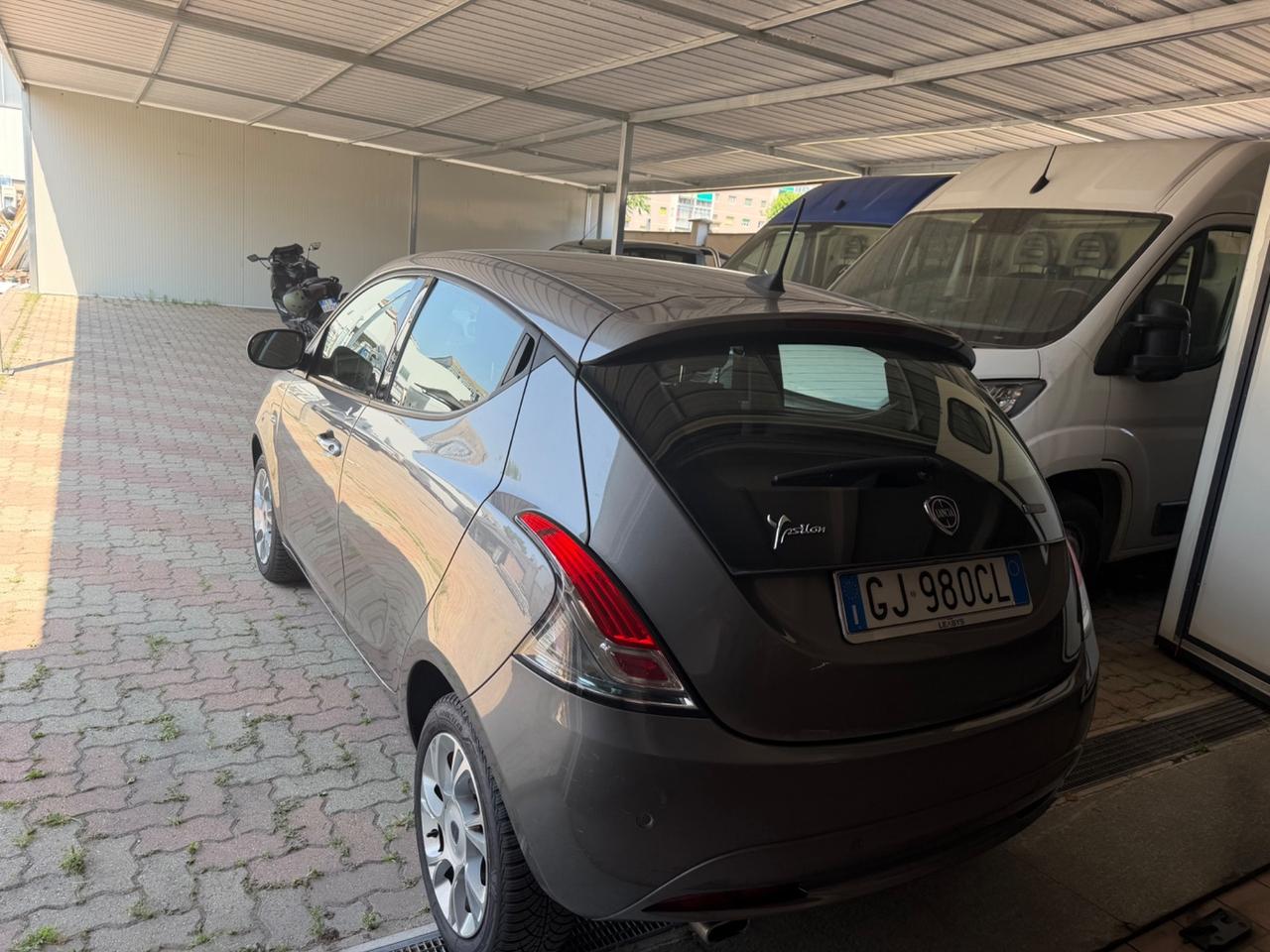 Lancia Ypsilon 1.0 FireFly 5 porte S&S Hybrid Gold