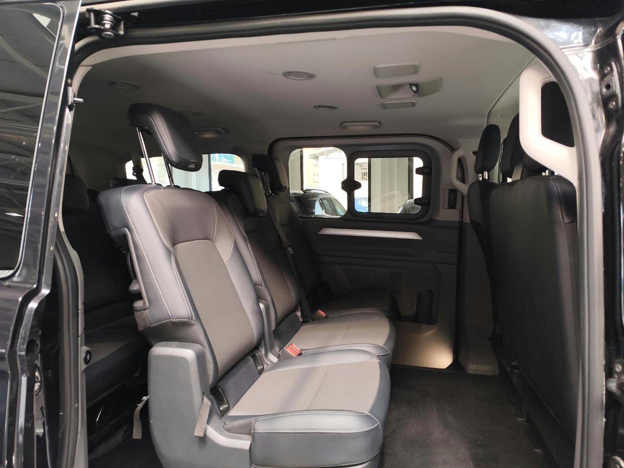 VOLKSWAGEN T7 Caravelle e-Caravelle Window Short Life electric 160kW 340 cv automatic 3100mm