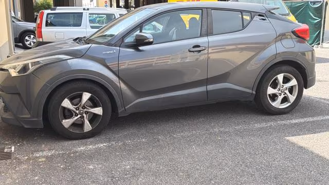TOYOTA C-HR 1.8 Hybrid E-CVT Active