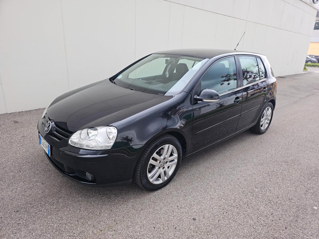 Volkswagen Golf 1.6 gpl