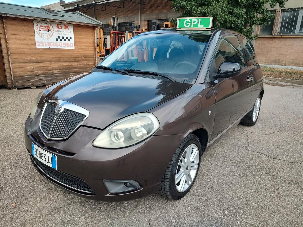 Lancia Ypsilon 1.2 69 CV 5 porte GPL Ecochic Platinum, benzina\gpl, OK NEOPATENTATI