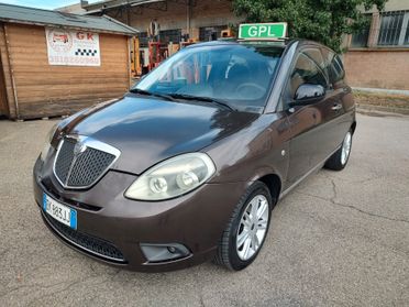 Lancia Ypsilon 1.2 69 CV 5 porte GPL Ecochic Platinum, benzina\gpl, OK NEOPATENTATI
