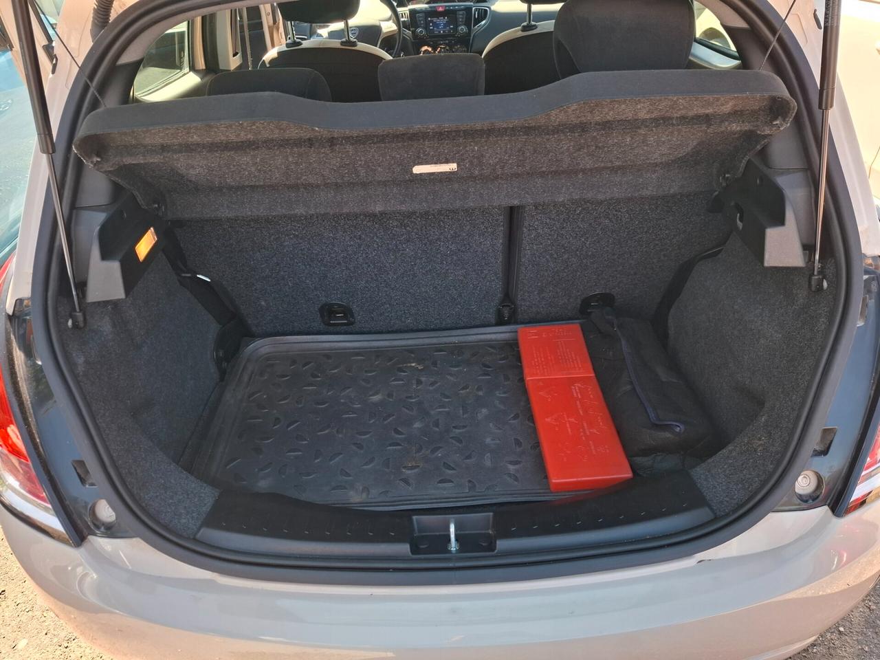 Lancia Ypsilon 1.2 69 CV 5 porte GPL Ecochic Silver