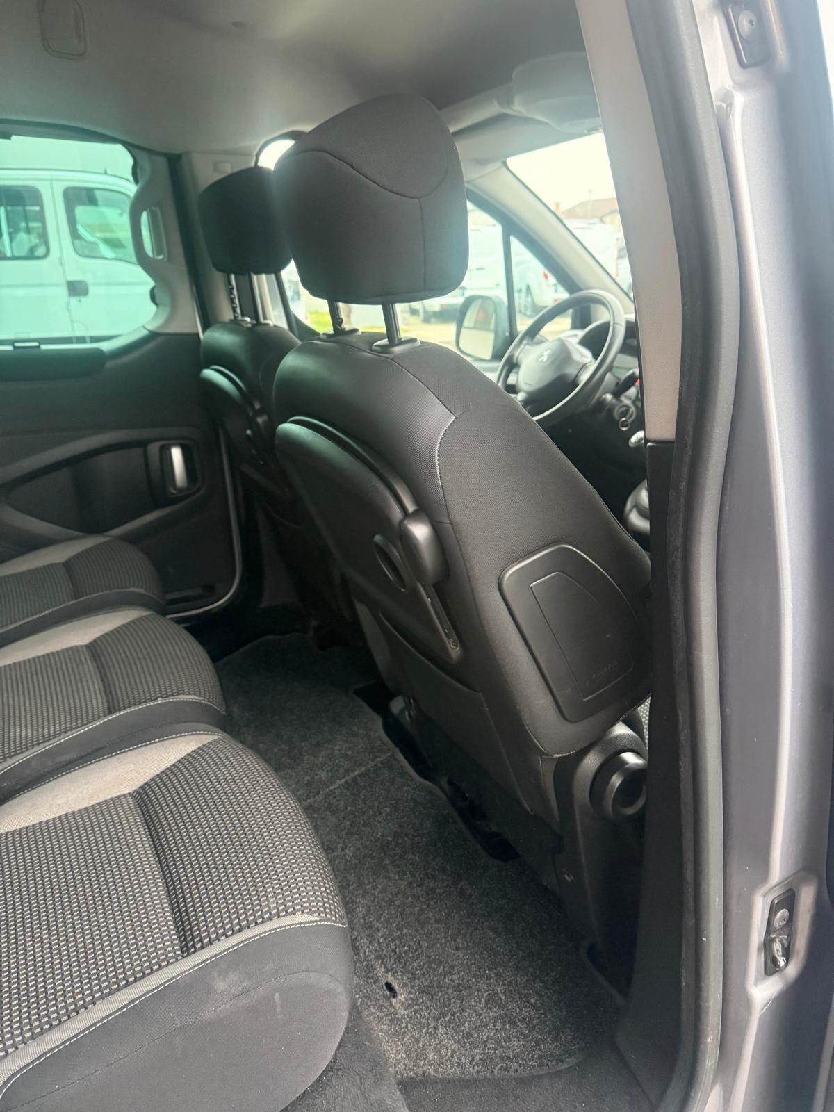 Peugeot Partner Tepee BlueHDi 100 Outdoor