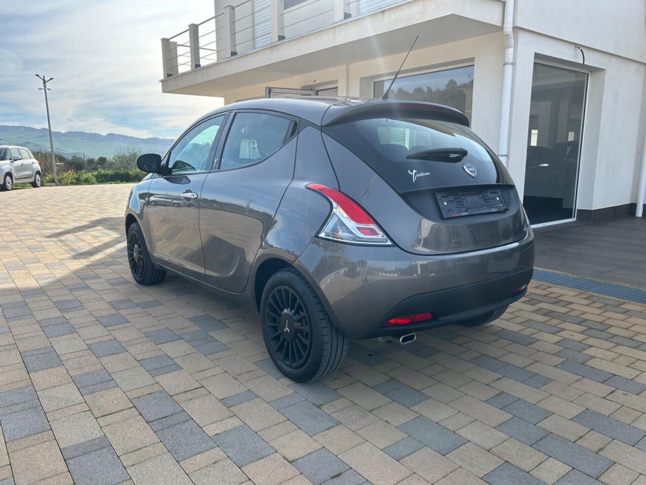 Lancia Ypsilon 1.2 69 CV 5 porte S&S Platinum