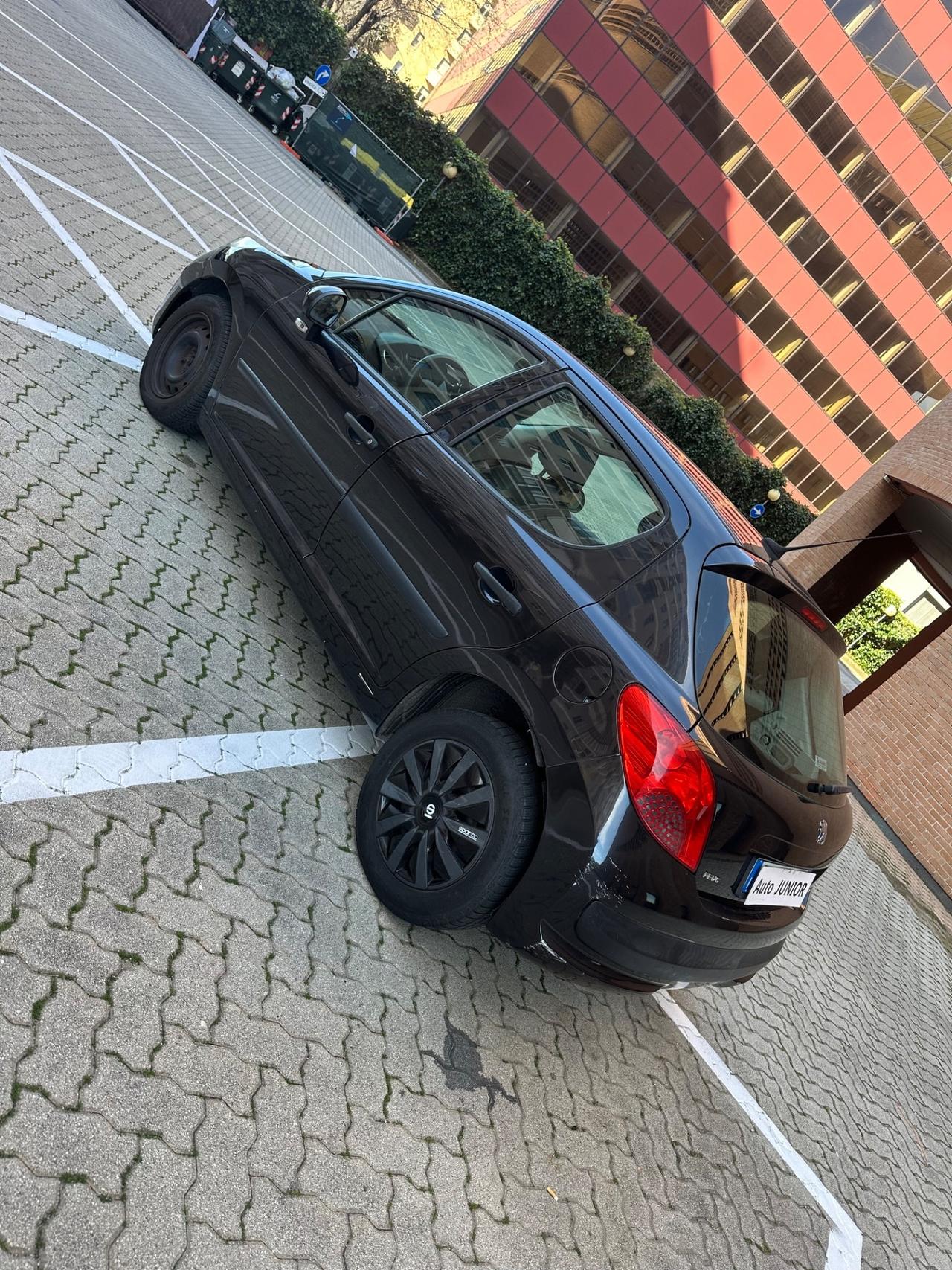 Peugeot 207 1.4 8V 75CV 5p. ONE Line