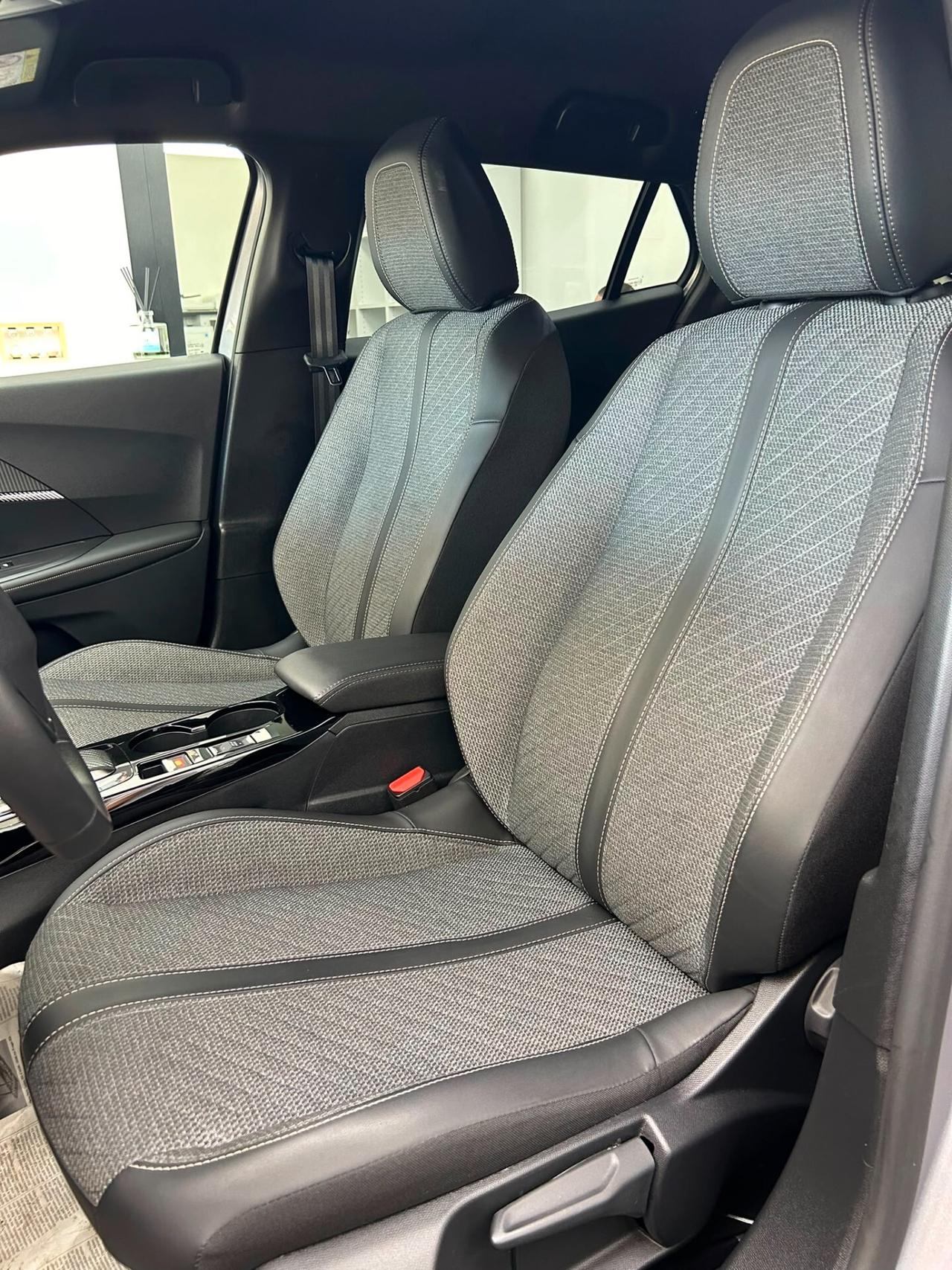 Peugeot 2008 PureTech 1.2 Benzina 130 cv S&S EAT8 Allure