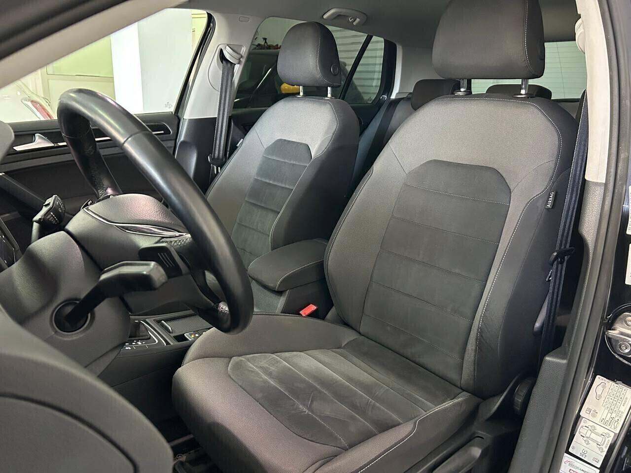 Volkswagen Golf 2.0 TDI DSG 5p. Sport R-LINE