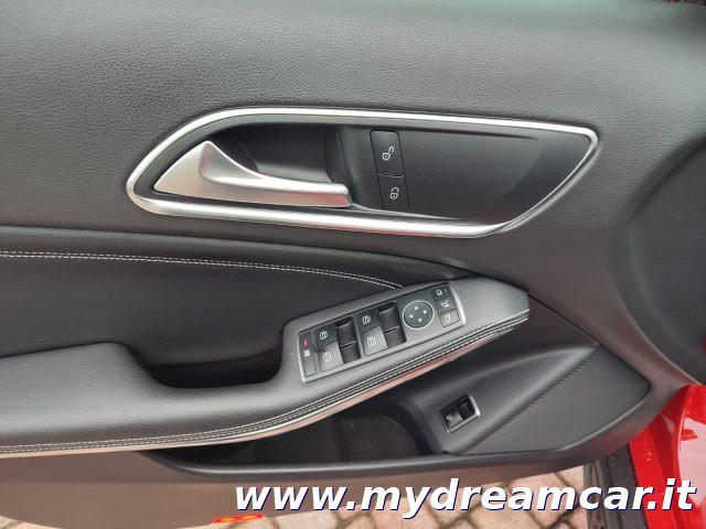MERCEDES-BENZ GLA 200 Automatic Premium 156cv