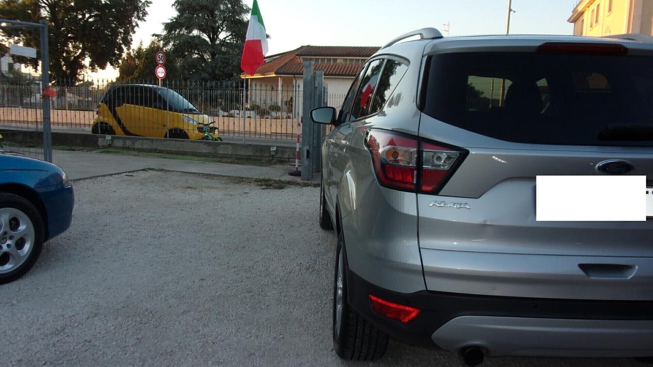 Ford Kuga 1.5 TDCI 120 CV S&S 2WD Titanium