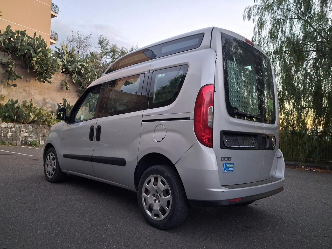 Fiat Doblo Con rampa manuale trasporto disabili in carrozzina
