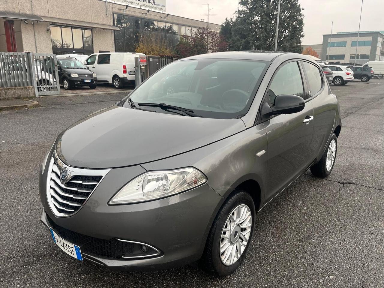Lancia Ypsilon 0.9 TwinAir 84CV-62 5 porte Metano Ecochic Gold