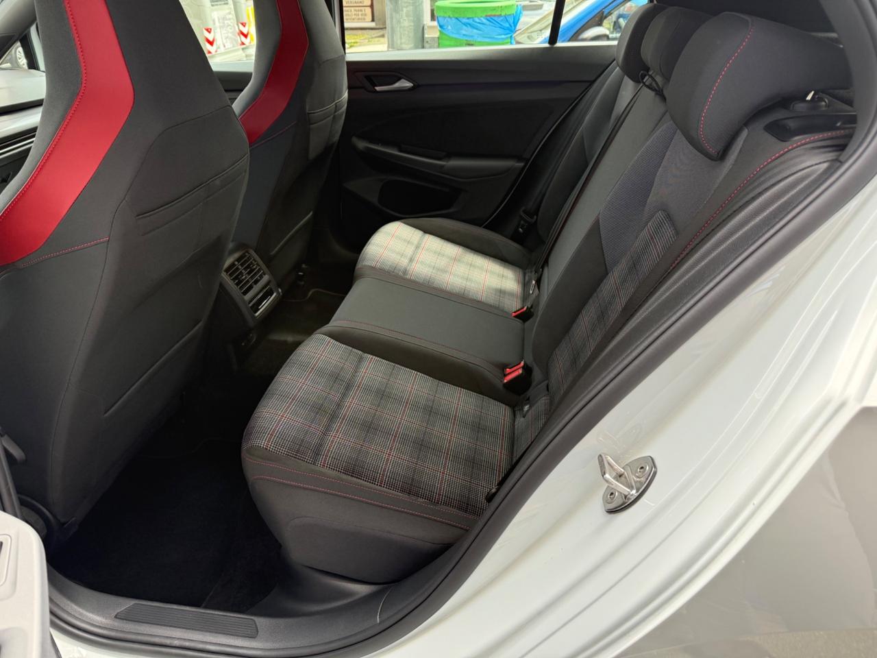 Volkswagen Golf GTI 2.0 TSI PERFORMANCE