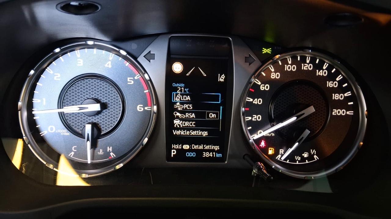 Toyota Hilux 2.4 D-4D A/T 4WD 4 porte Double Cab Lounge Iva esclusa
