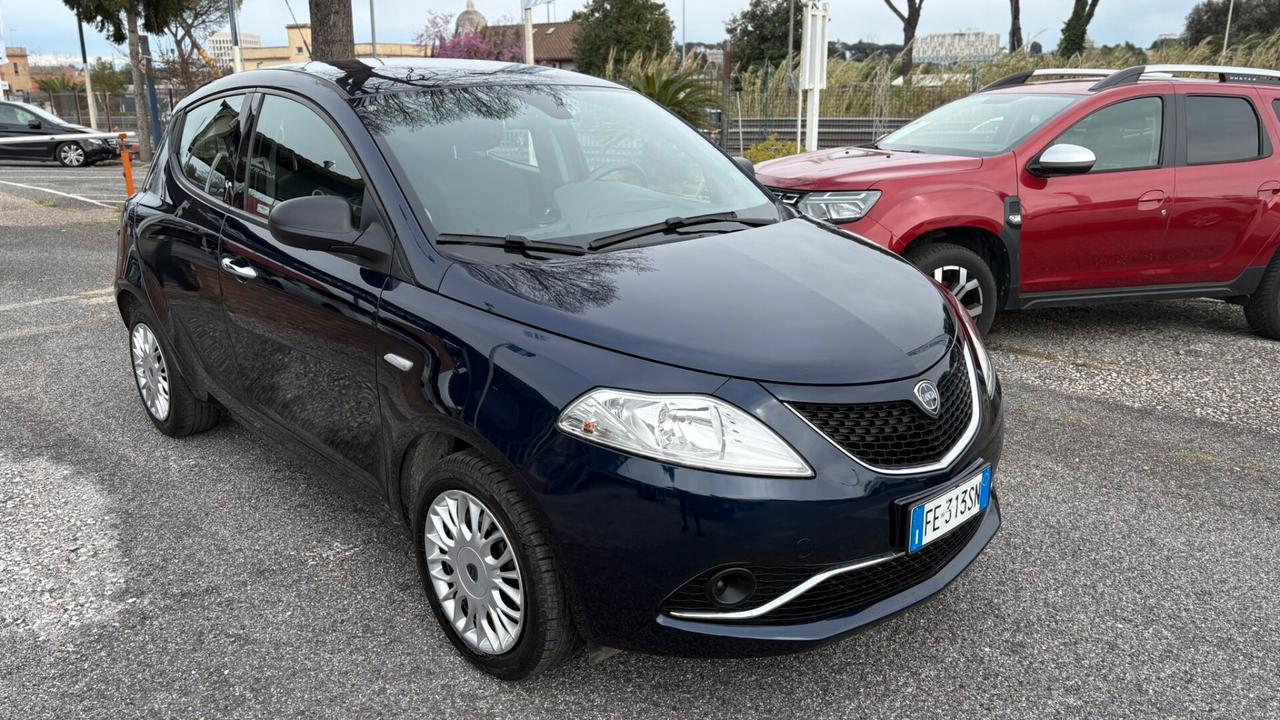 Lancia Ypsilon 1.2 69 CV 5 porte Silver