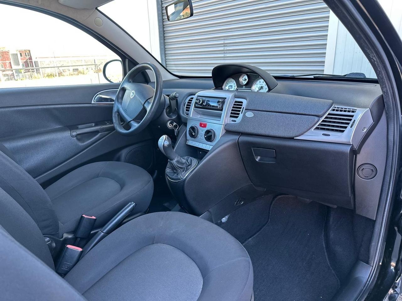 Lancia Ypsilon 1.3 MJT 75 CV Unyca