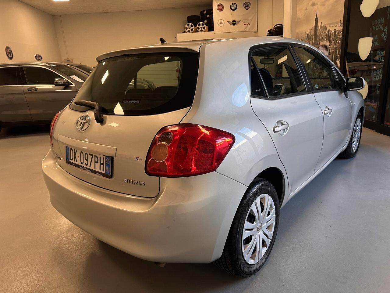 TOYOTA AURIS 1.6 BENZINA AUTOMATICA (64000KM)