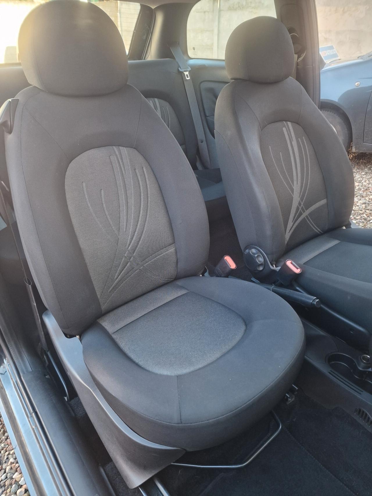 Lancia Ypsilon 1.2 69 CV Unyca