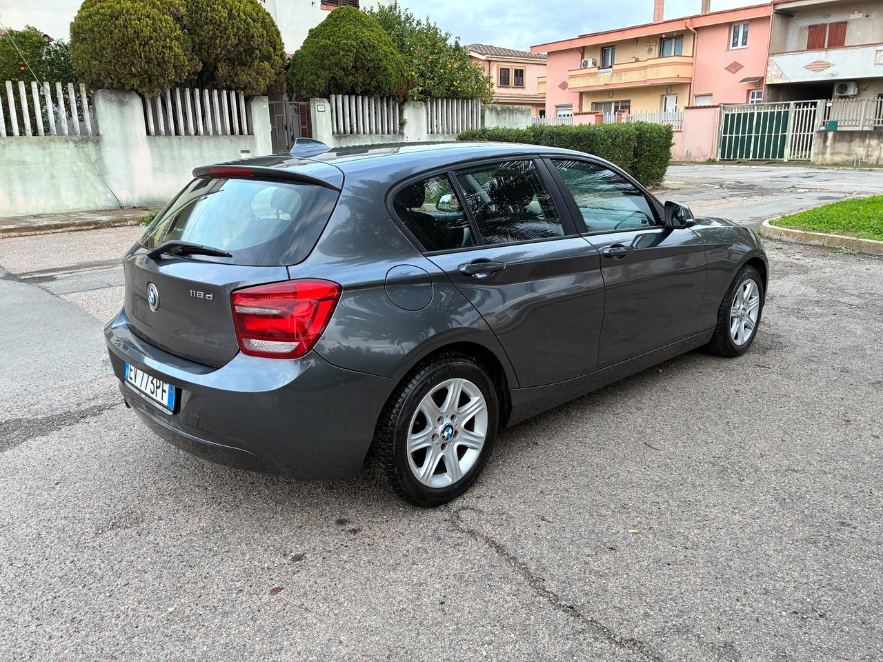 Bmw 118 118d 5p. Unique