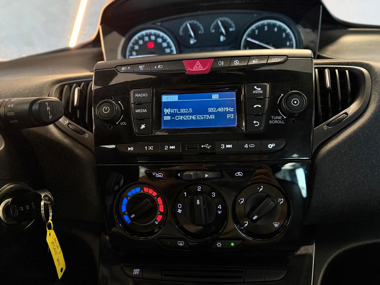 Lancia Ypsilon 1.0 FireFly 5 porte S&S Hybrid Silver