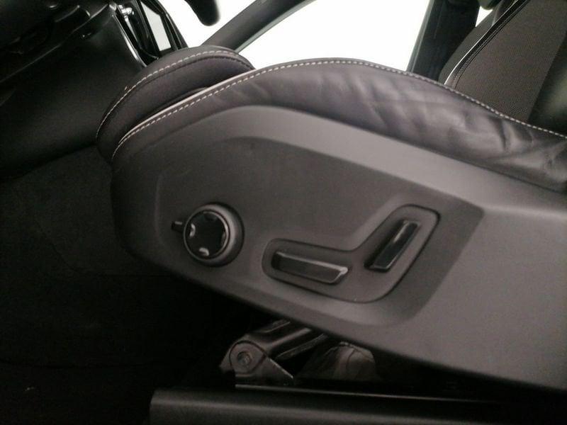 Volvo XC60 2.0 b4 R-design awd auto