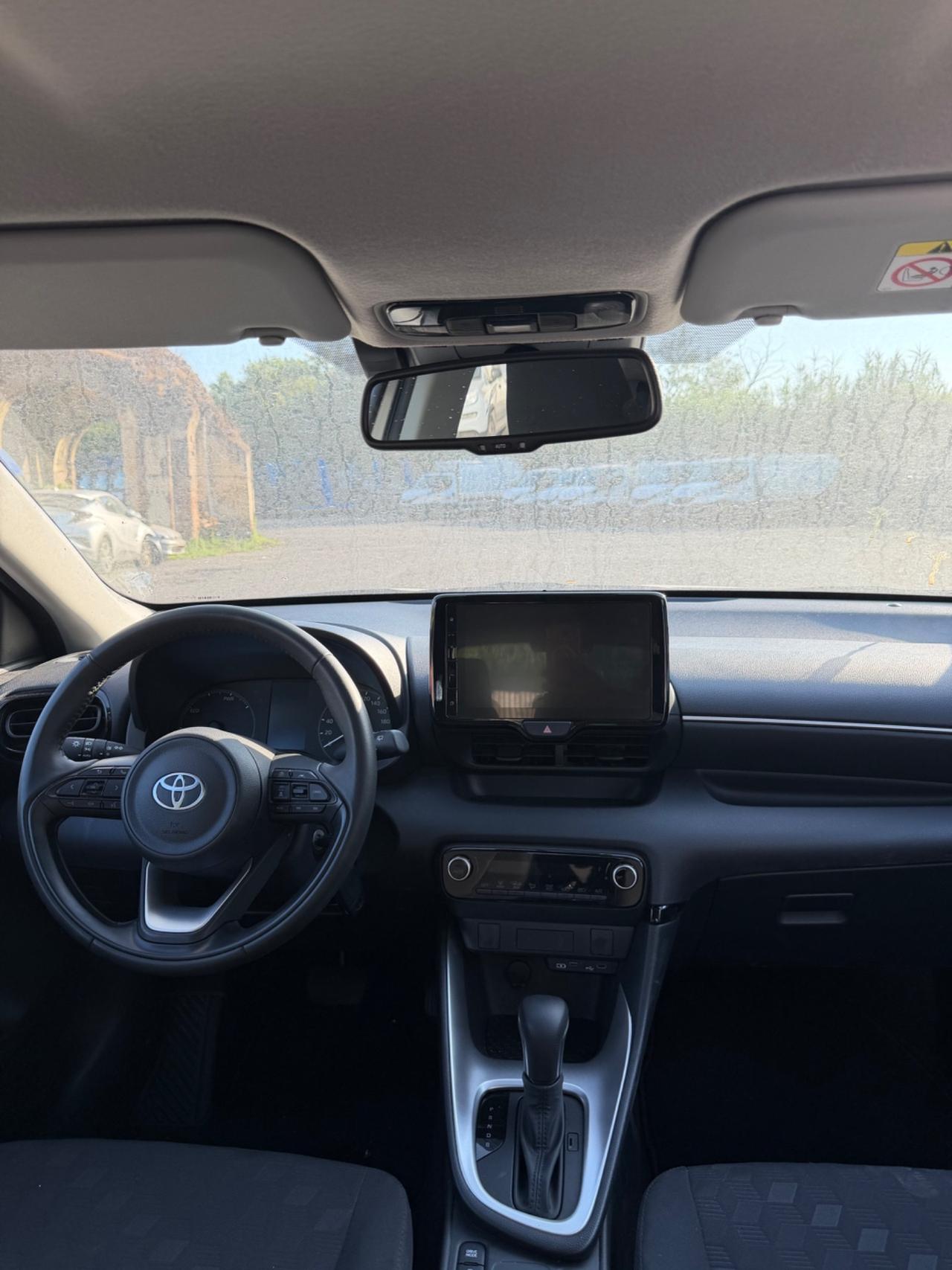 Toyota Yaris 1.5 Hybrid SINISTRATA