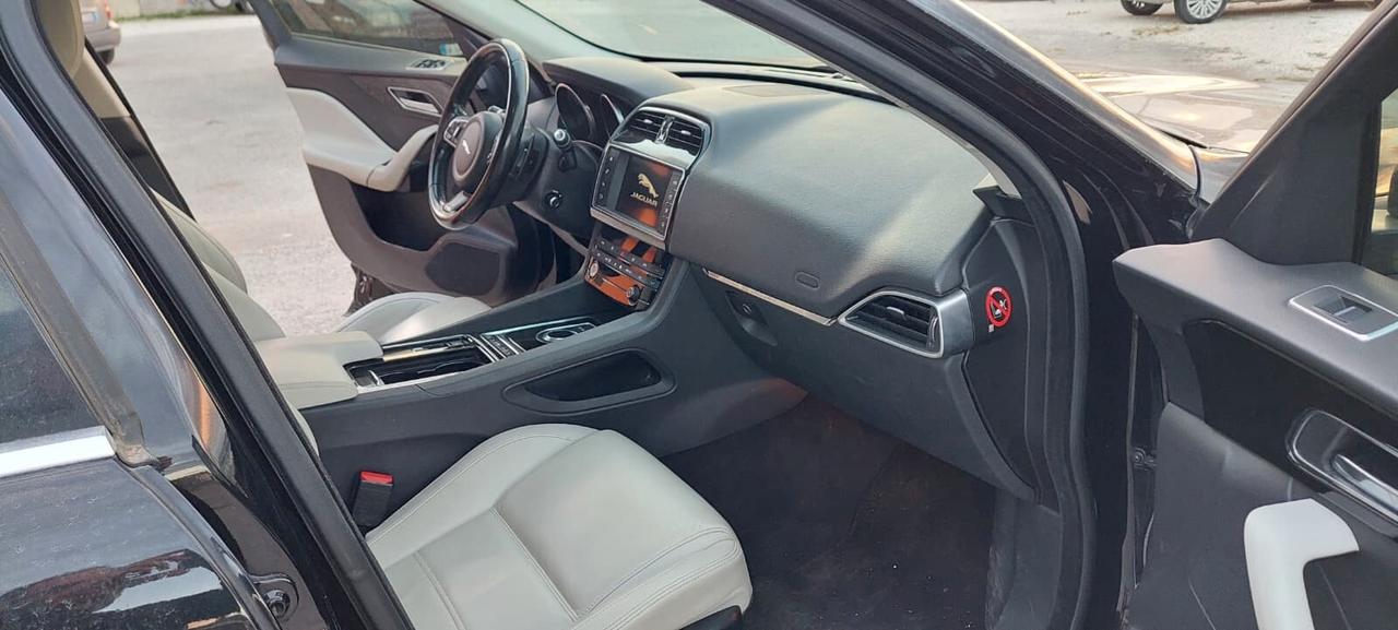 Jaguar F-Pace 2.0 D 180 CV AWD aut. Prestige