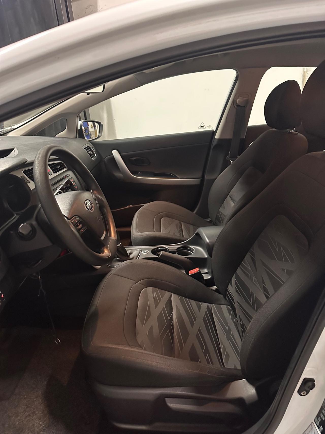 Kia Ceed cee'd 1.4 GPL 5 2013