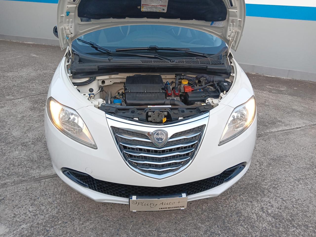 Lancia Ypsilon 1.2 69 CV 5 porte S&S Silver