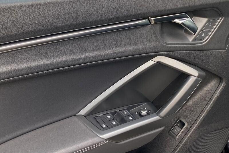 Audi Q3 SPB S Line interno ed esterno 2.0 TDI 150CV S-Tronic 35