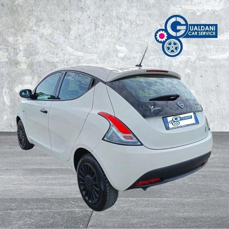 Lancia Ypsilon Ypsilon 1.0 FireFly 5 porte S&S Hybrid Ecochic Silver