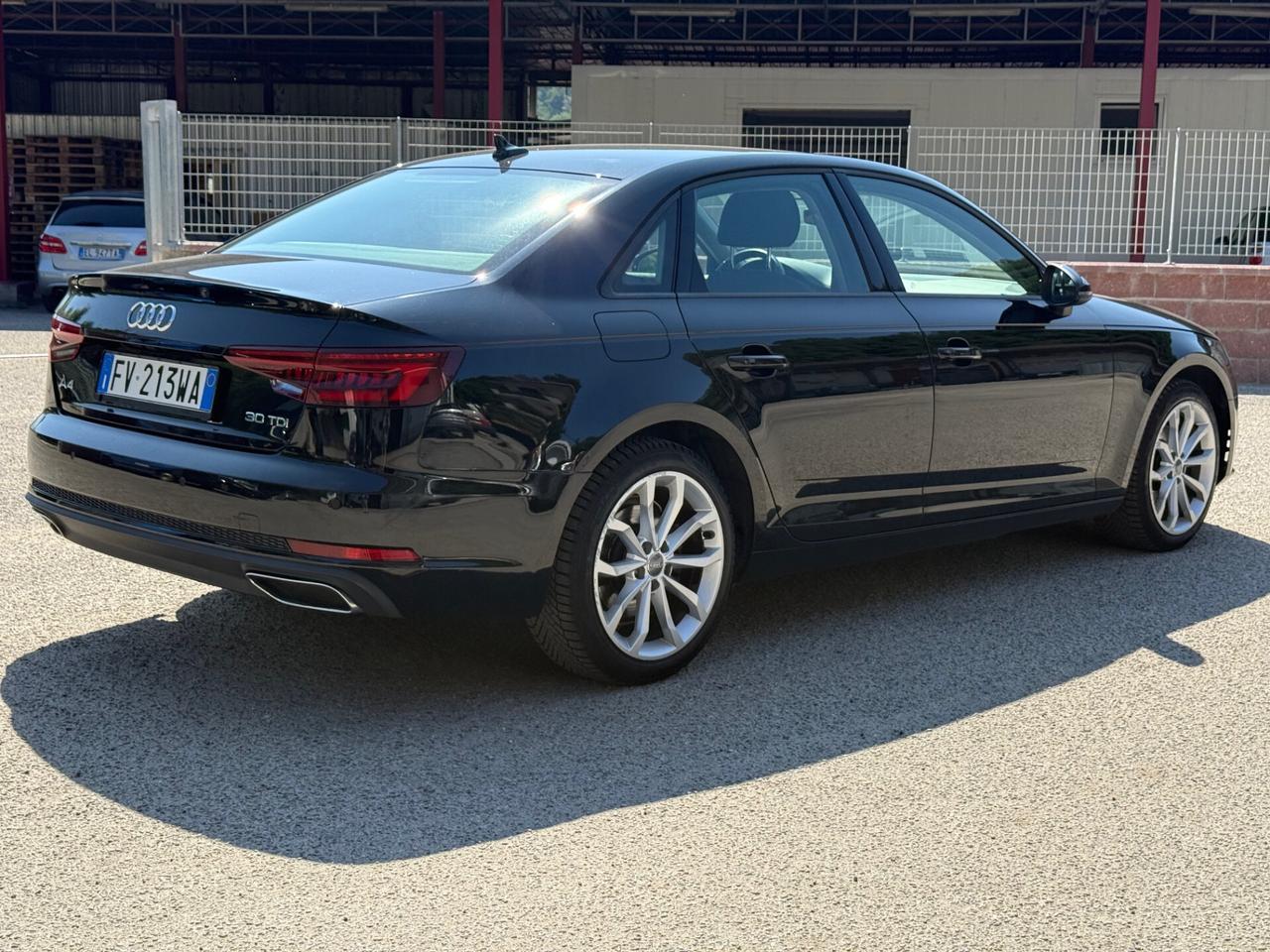 Audi A4 30 TDI S tronic Business
