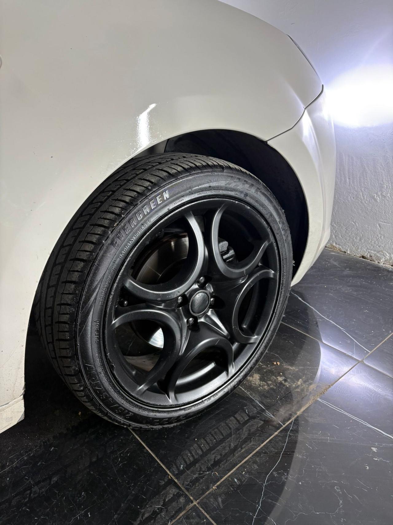 Alfa Romeo MiTo Distinctive