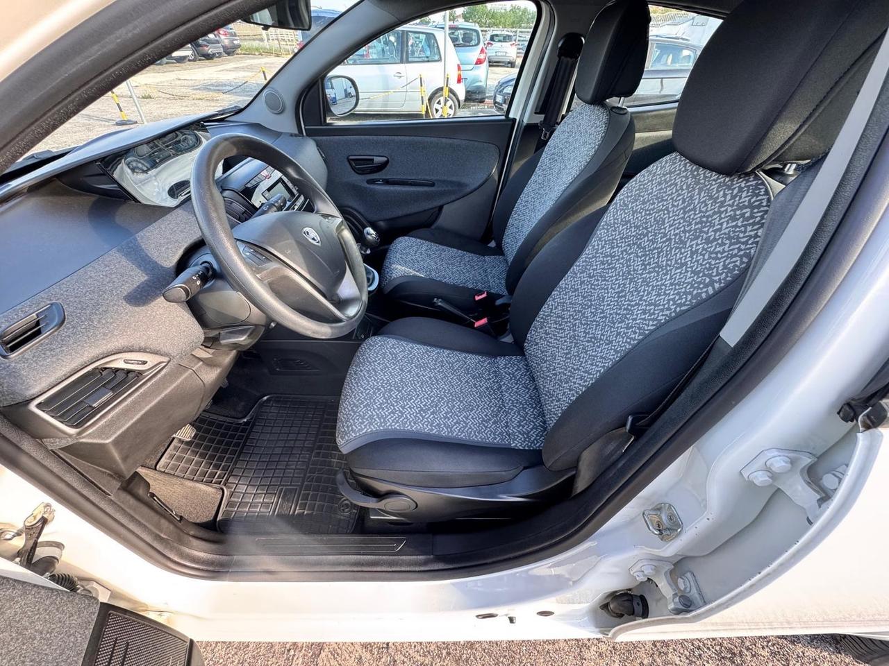 Lancia Ypsilon 0.9 TwinAir 5 porte Metano Ecochic Elefantino Blu