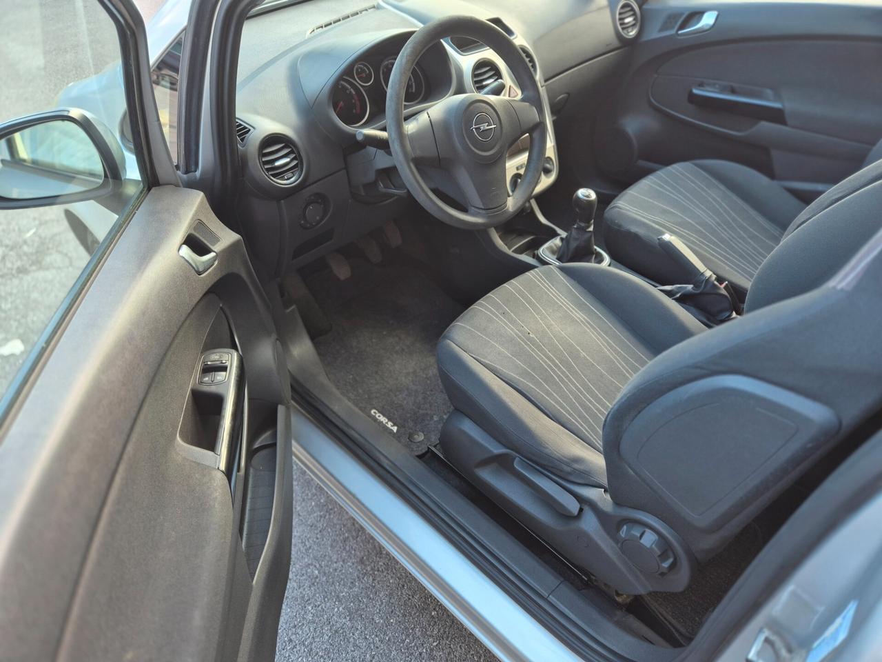 Opel Corsa 1.2 3 porte Club