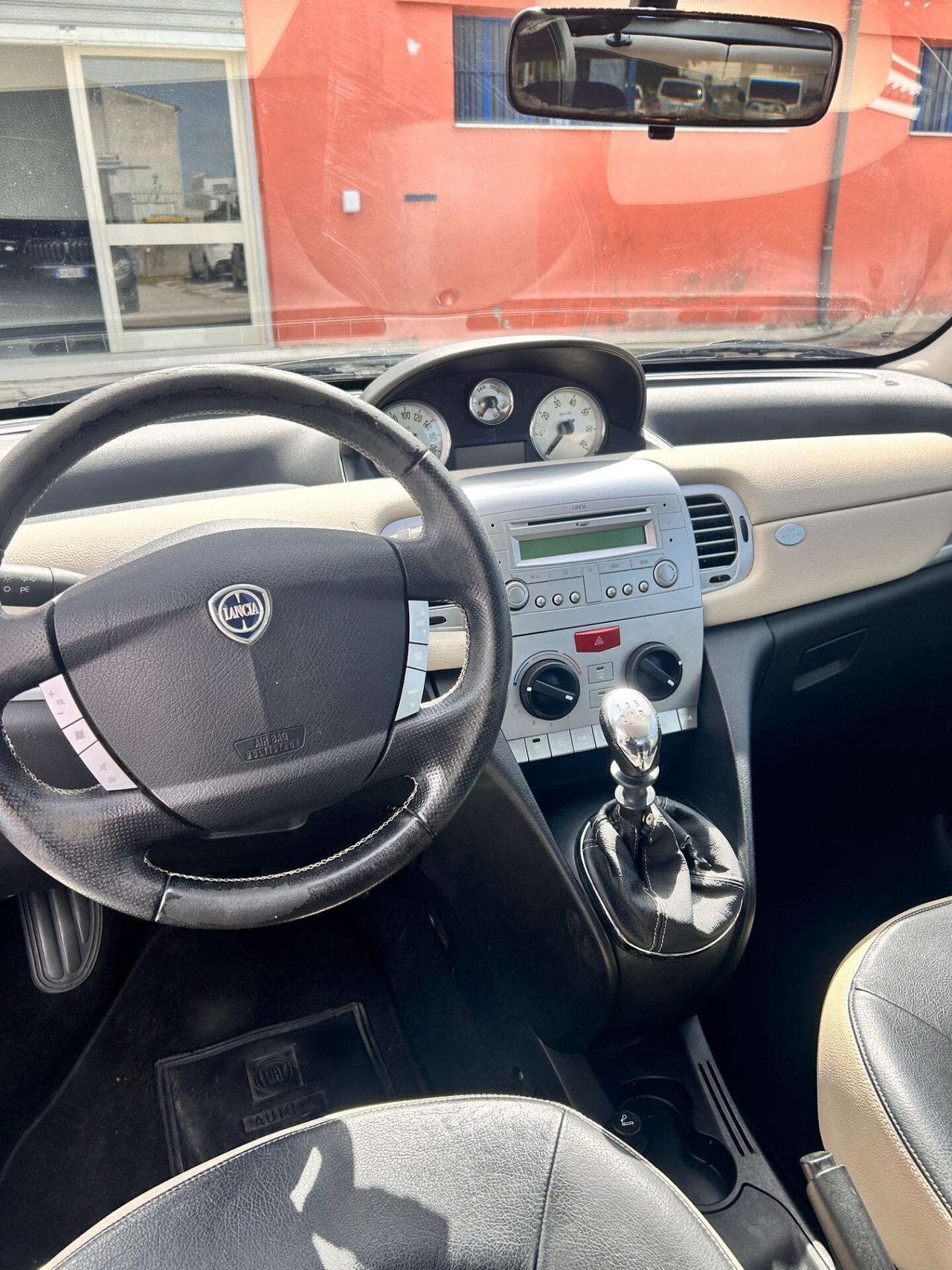 Lancia Ypsilon 1.4 Platino
