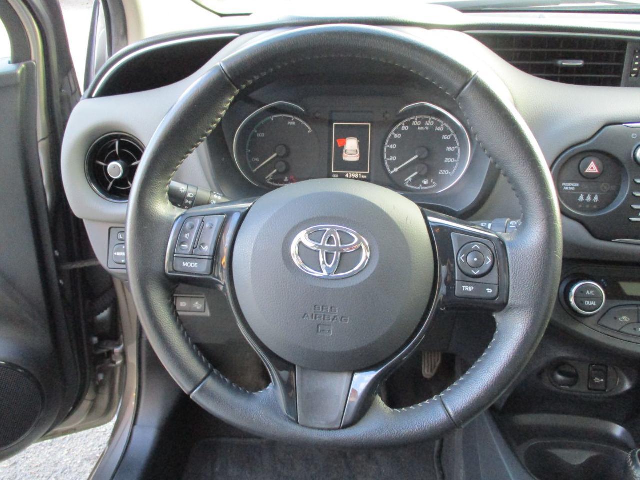 TOYOTA Yaris 1.5 Hybrid 5 porte Business